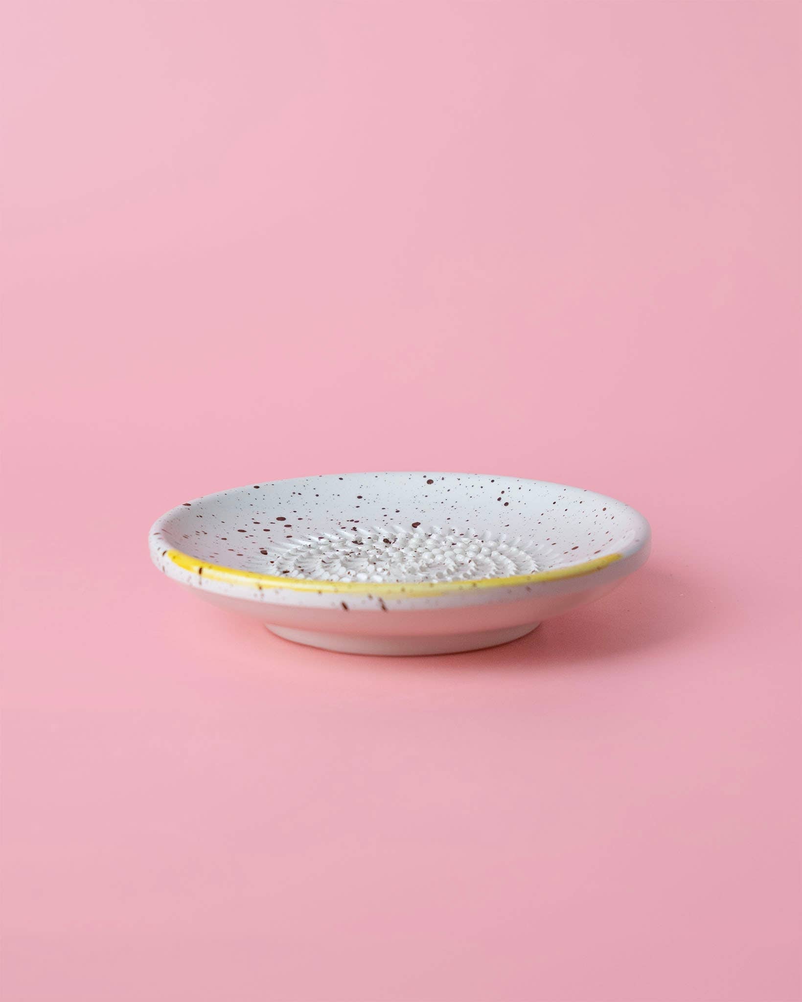 Ceramic Garlic Grater Plate - Small Yellow & White - Cinnamon