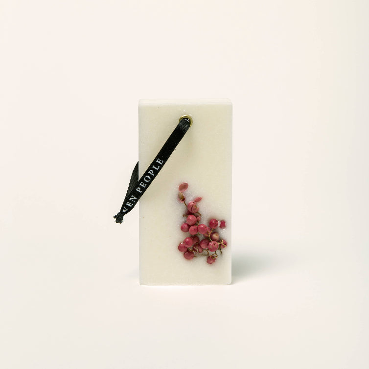05 Blackcurrant, Birch and Oakmoss Closet Wax Bar Freshener