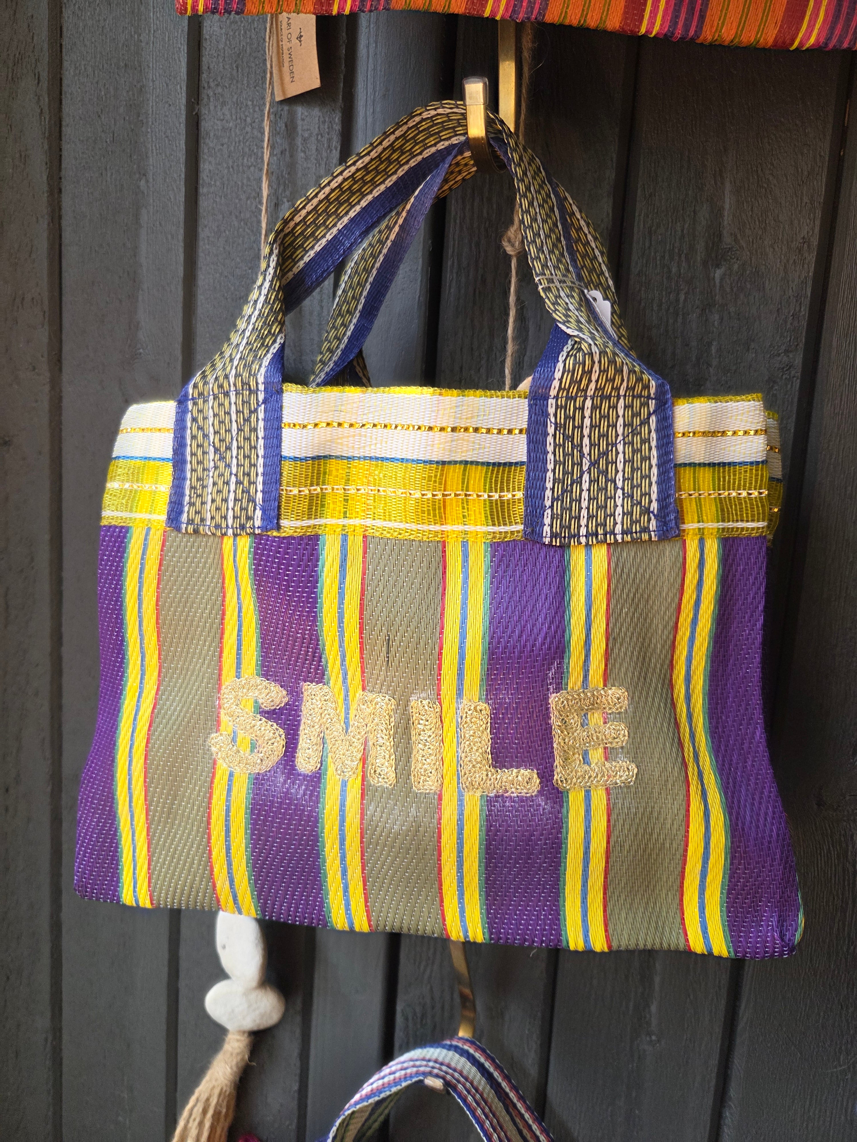 Colorful retro-inspired mesh bag "Written Vibes" - "Amour", "Happy", "Smile"