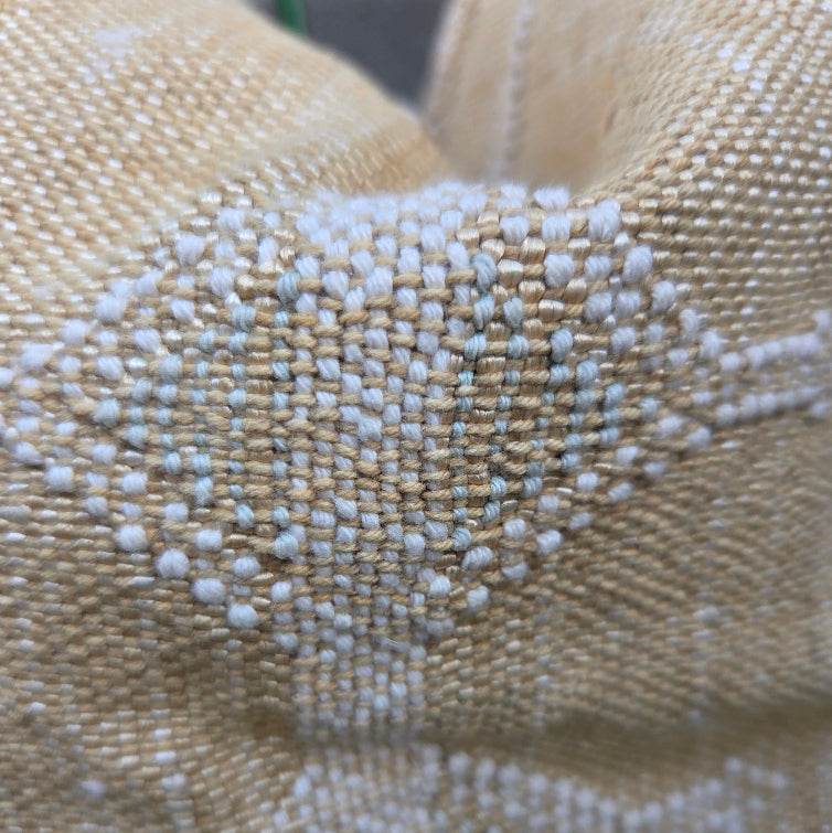 Moroccan Cactus Silk (Kaktusfiber) kuddfodral 50 x 50 cm - tvättad gul med vita och ljusblåa detaljer